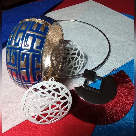 Silver tone Cuff w/ Blue  AND Burgundy Fringe Neckwire AND Fretwork Earrings - Picture 2 of 7